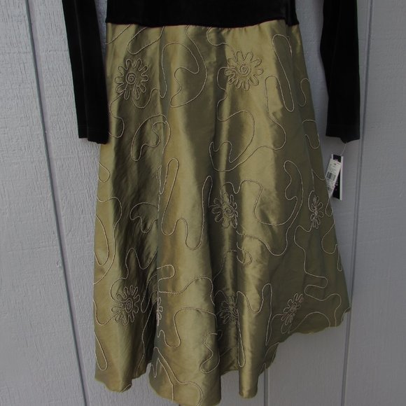 Beautiful Amy Byer Winter Dress! - Picture 4 of 13